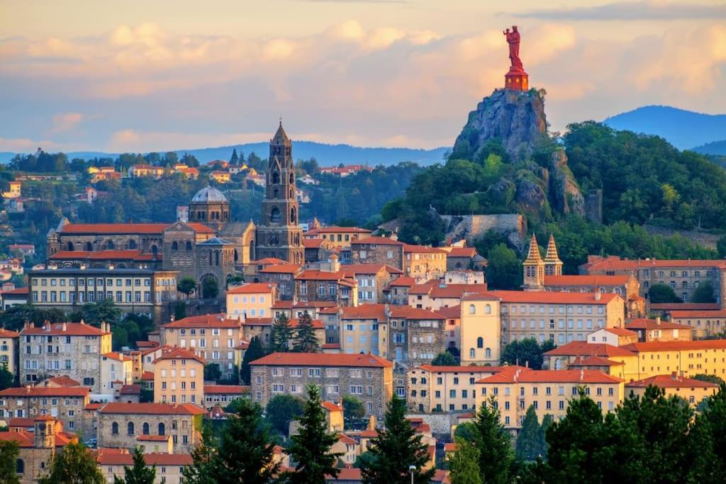 Le Lagon Bleu - Appt Wifi Parking Balcon Le Puy-en-Velay Bagian luar foto